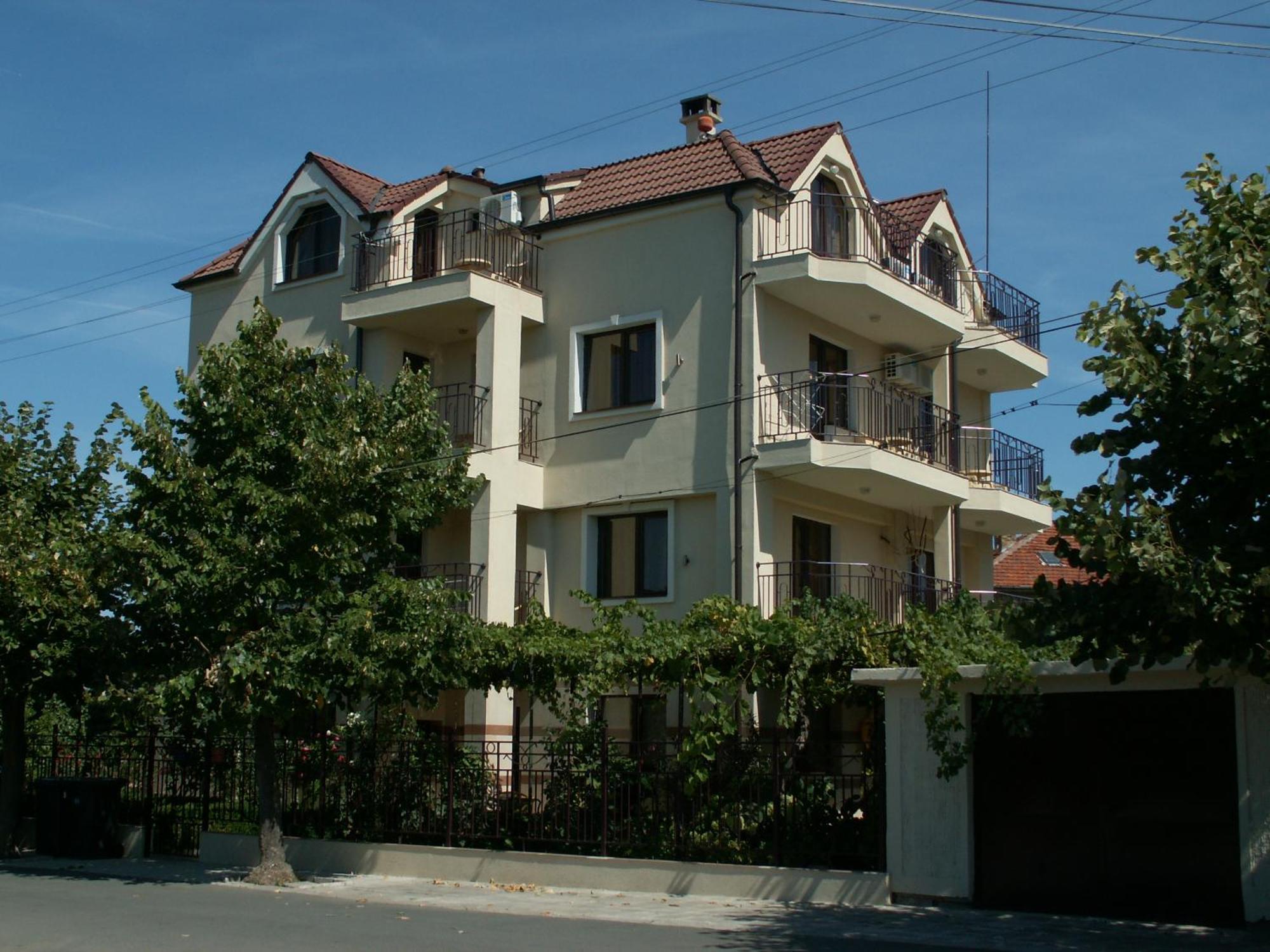 Family Hotel Bellehouse Chernomorets Exterior photo