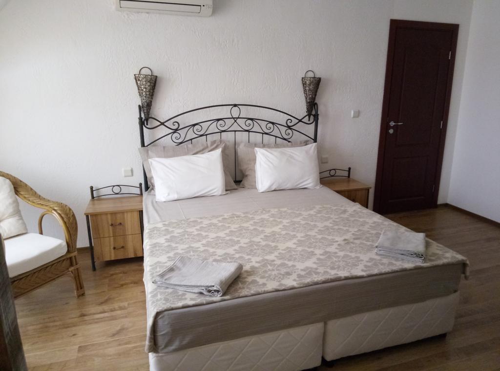 Family Hotel Bellehouse Chernomorets Exterior photo