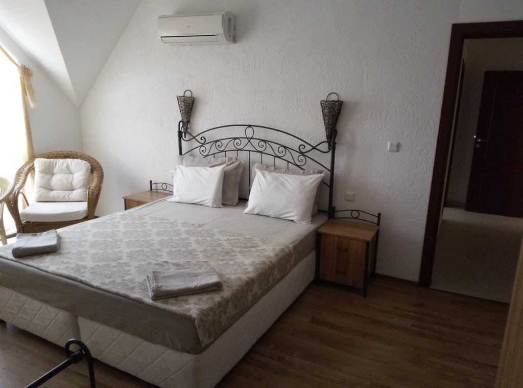 Family Hotel Bellehouse Chernomorets Exterior photo