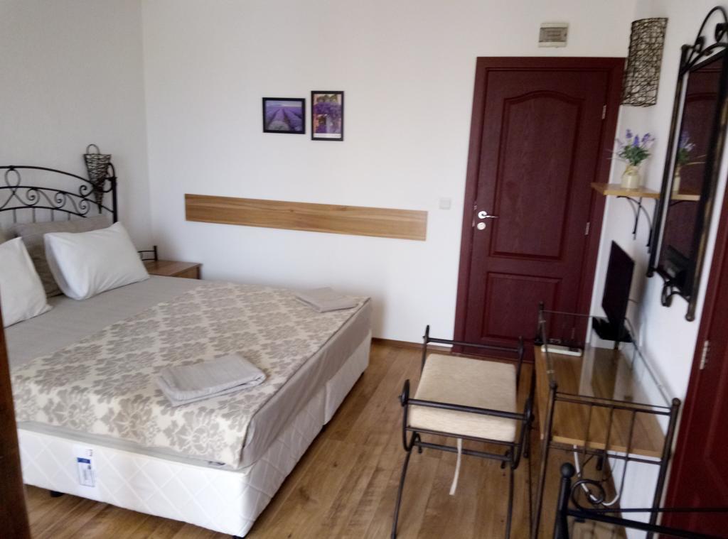 Family Hotel Bellehouse Chernomorets Exterior photo