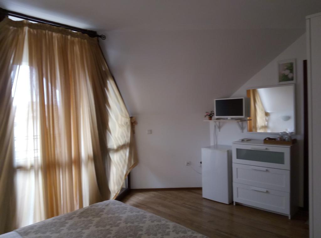 Family Hotel Bellehouse Chernomorets Exterior photo
