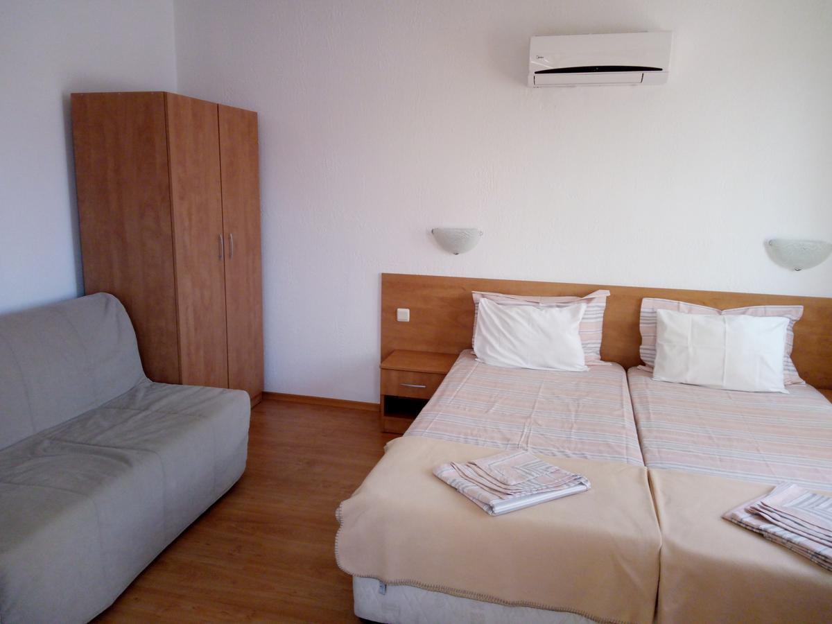 Family Hotel Bellehouse Chernomorets Exterior photo