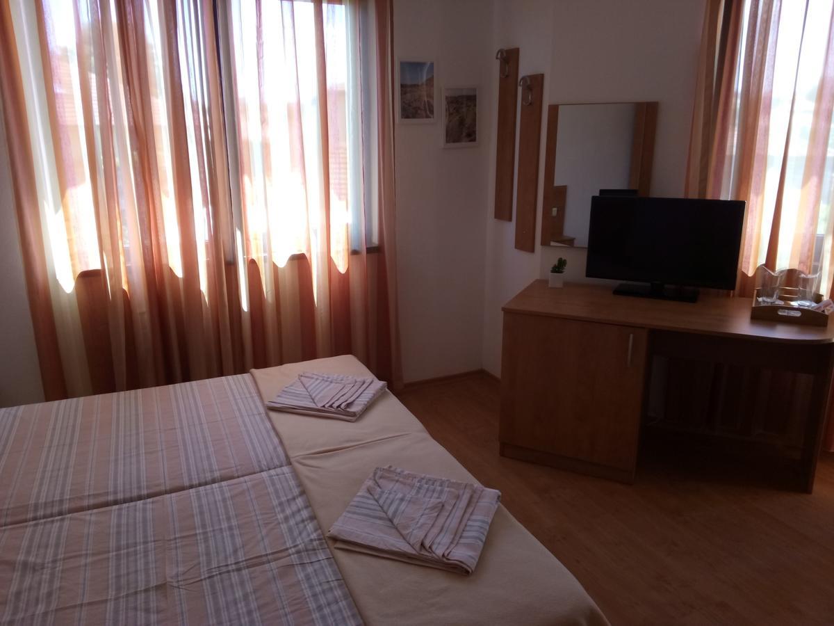 Family Hotel Bellehouse Chernomorets Exterior photo