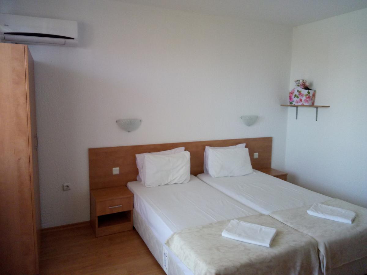 Family Hotel Bellehouse Chernomorets Exterior photo